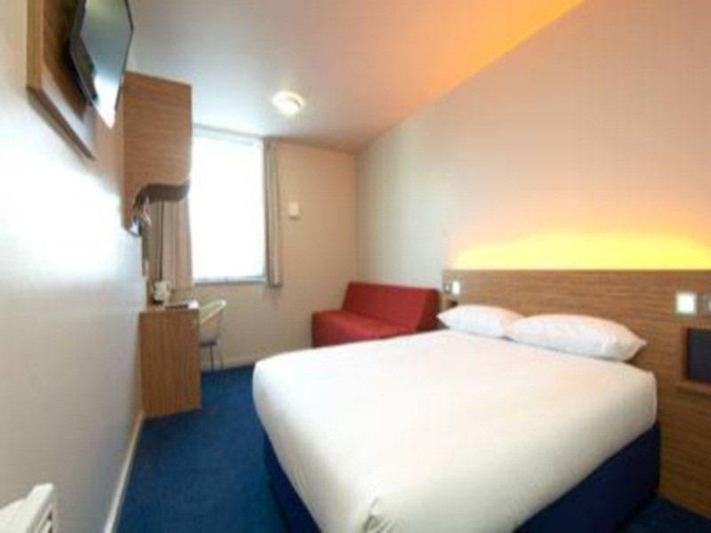 Travelodge Liverpool Central The Strand Exteriör bild